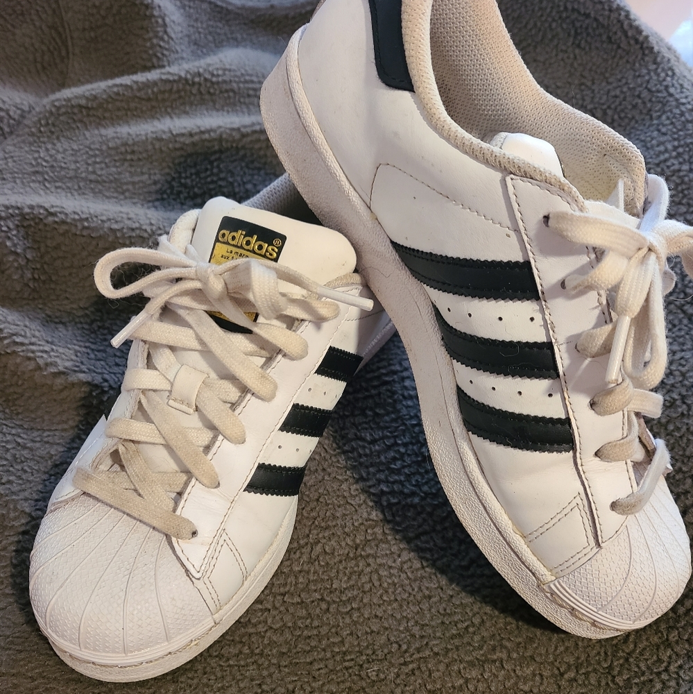 Sz6 big kid/ 8 women Adidas Superstars